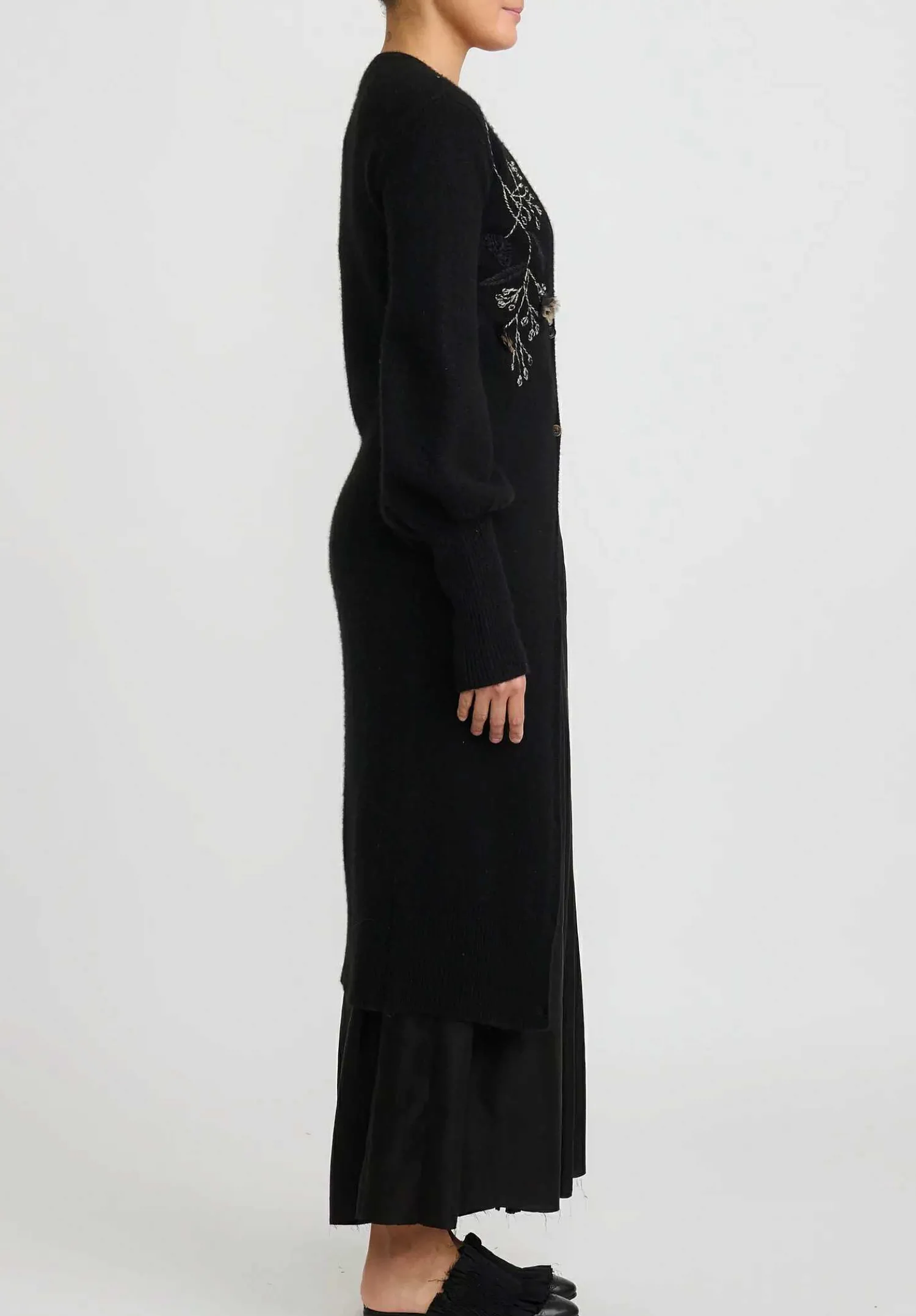 A Tentative Atelier Cashmere Embroidered ''Berthe D.'' Bishop Sleeve Duster In Black