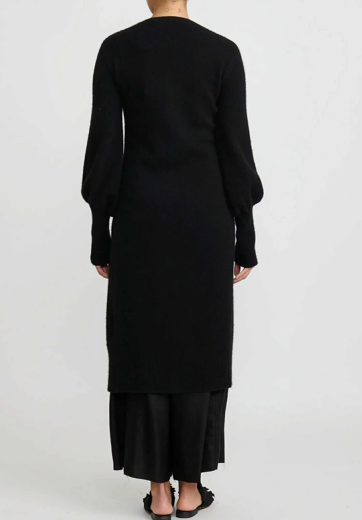 A Tentative Atelier Cashmere Embroidered ''Berthe D.'' Bishop Sleeve Duster In Black