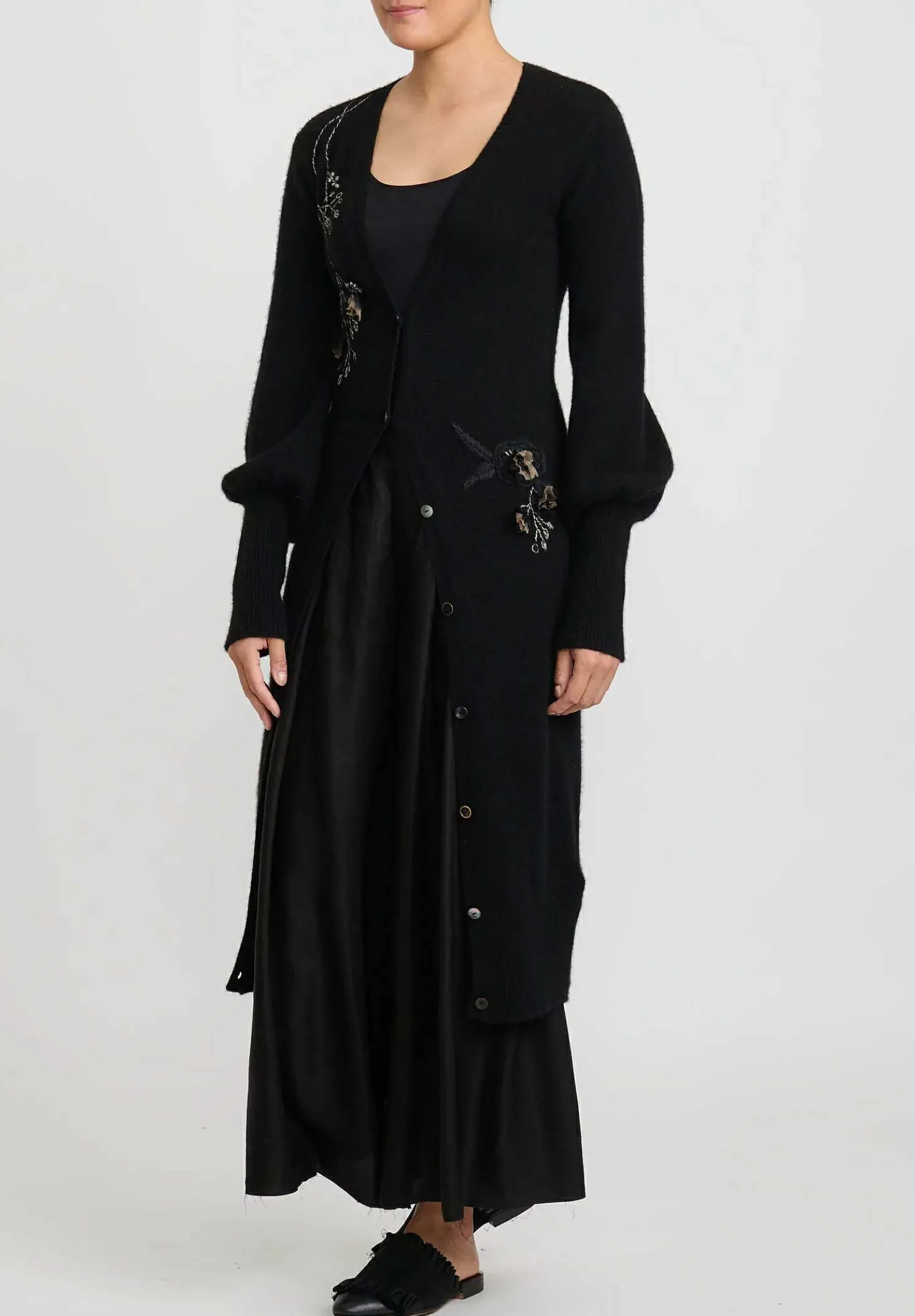 A Tentative Atelier Cashmere Embroidered ''Berthe D.'' Bishop Sleeve Duster In Black