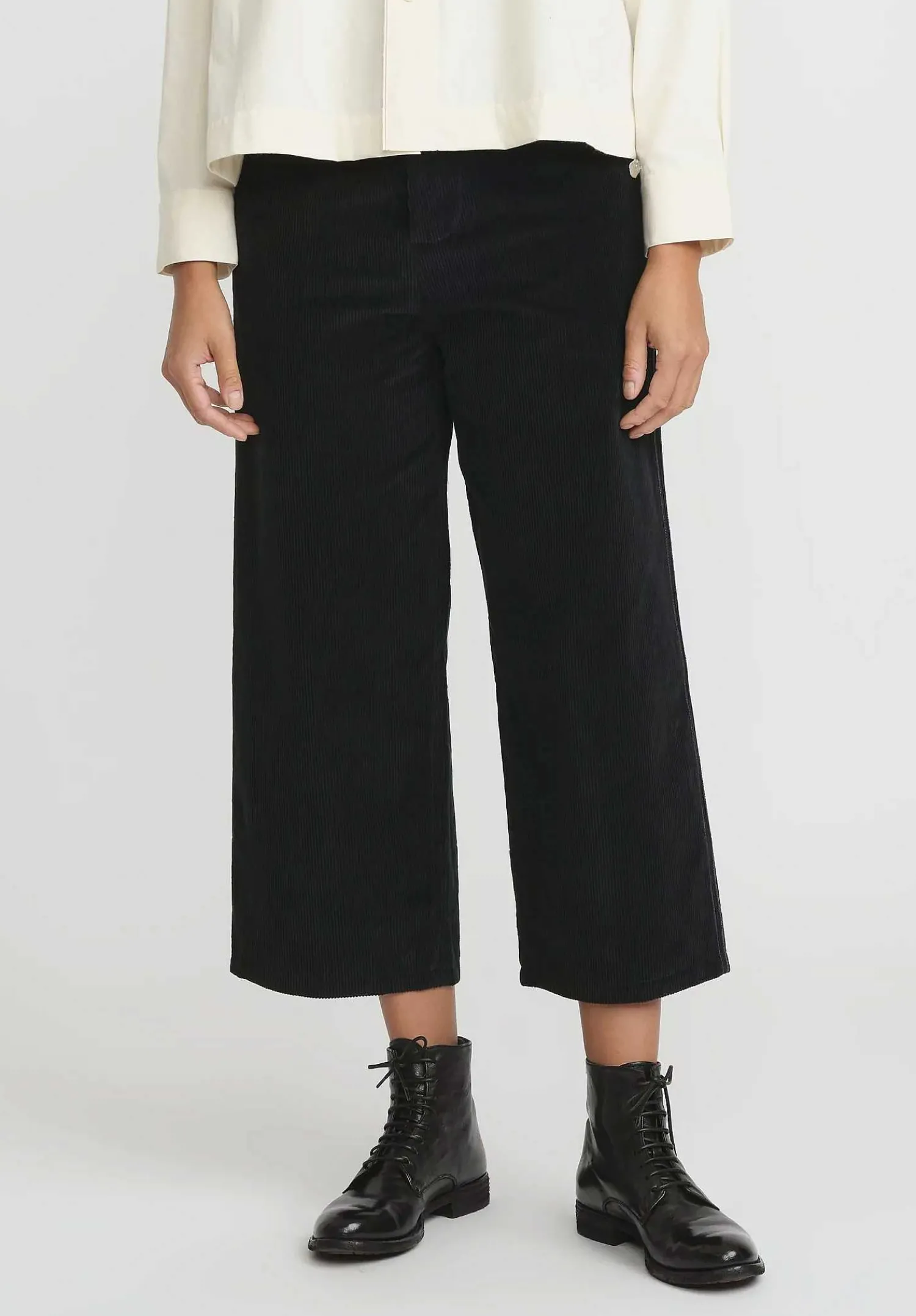 A Tentative Atelier Cotton Corduroy Roll Up Pants In Black