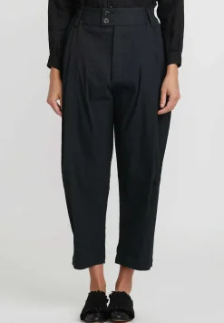 A Tentative Atelier Elastic Dart Pants In Black