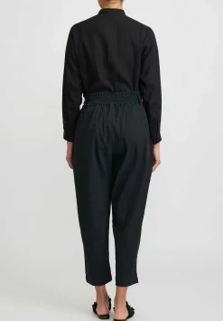 A Tentative Atelier Elastic Dart Pants In Black