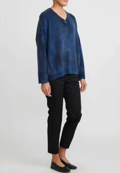 Avant Toi Hand-Painted Brushed Cashmere Maglia V-Neck Sweater In Nero Genziana Blue