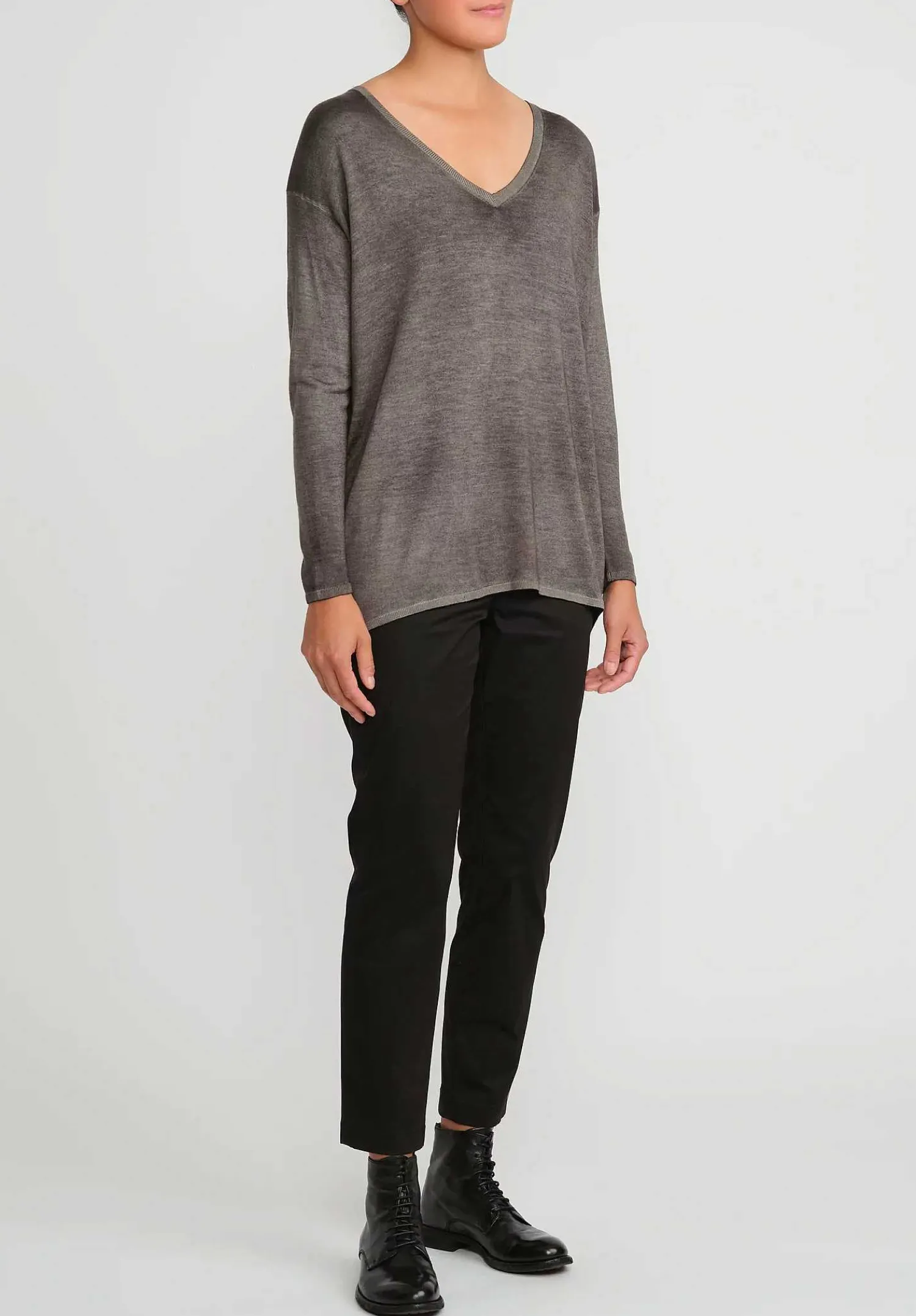 Avant Toi Hand-Painted Cashmere & Silk V-Neck Sweater In Nero Mushroom Grey