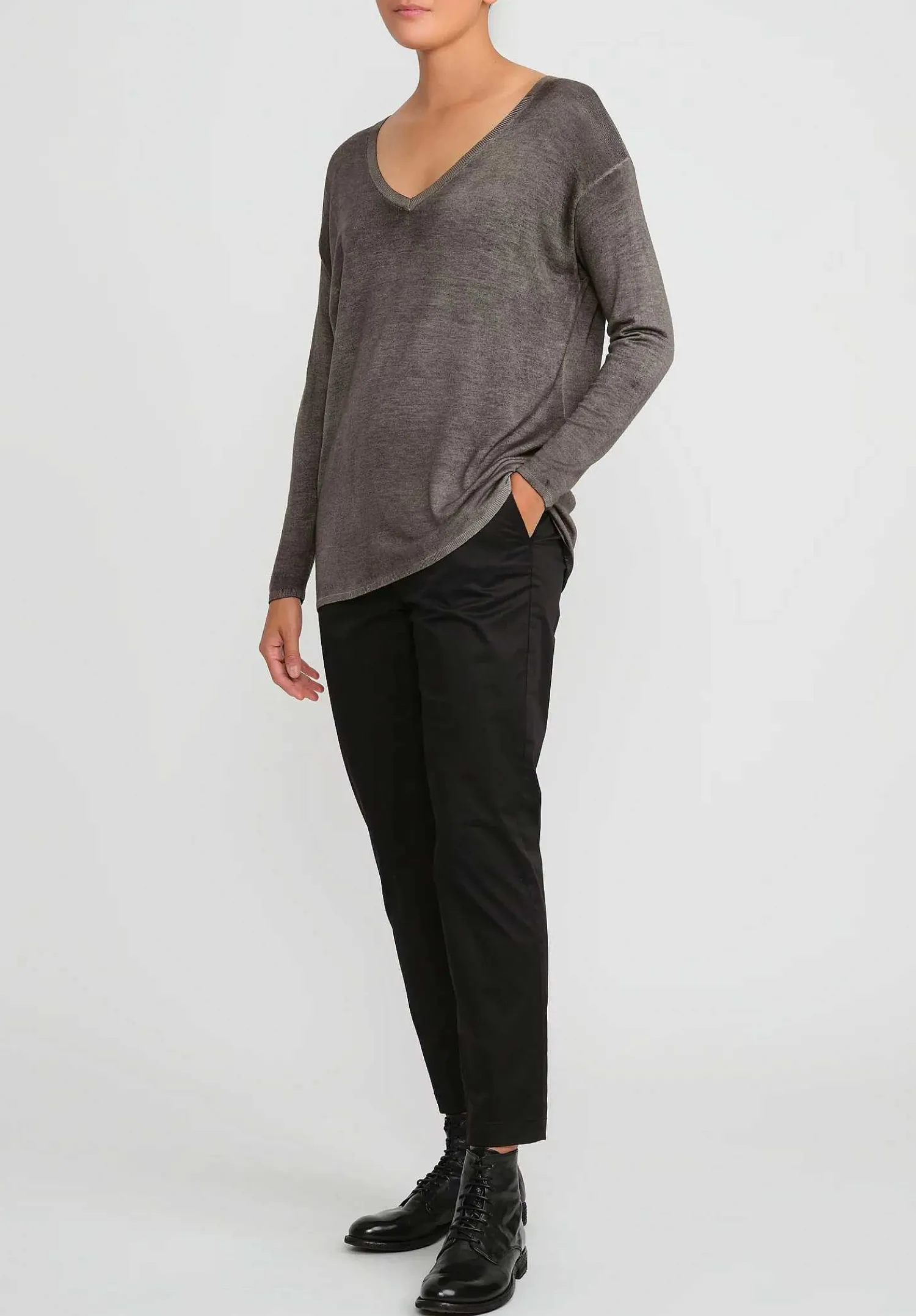 Avant Toi Hand-Painted Cashmere & Silk V-Neck Sweater In Nero Mushroom Grey