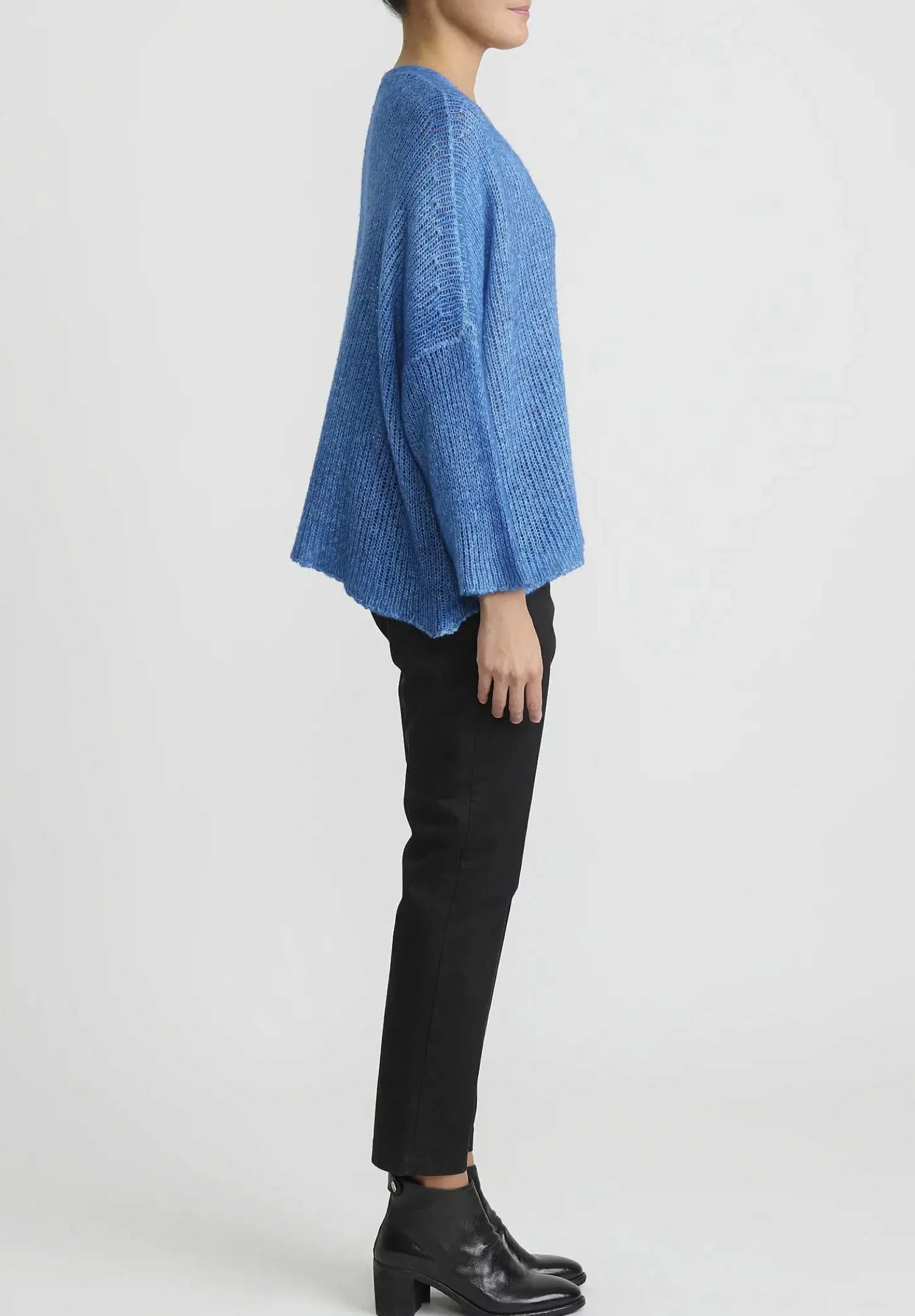 Avant Toi Hand-Painted Cashmere And Silk Loose Knit V-Neck Sweater In Genziana Blue