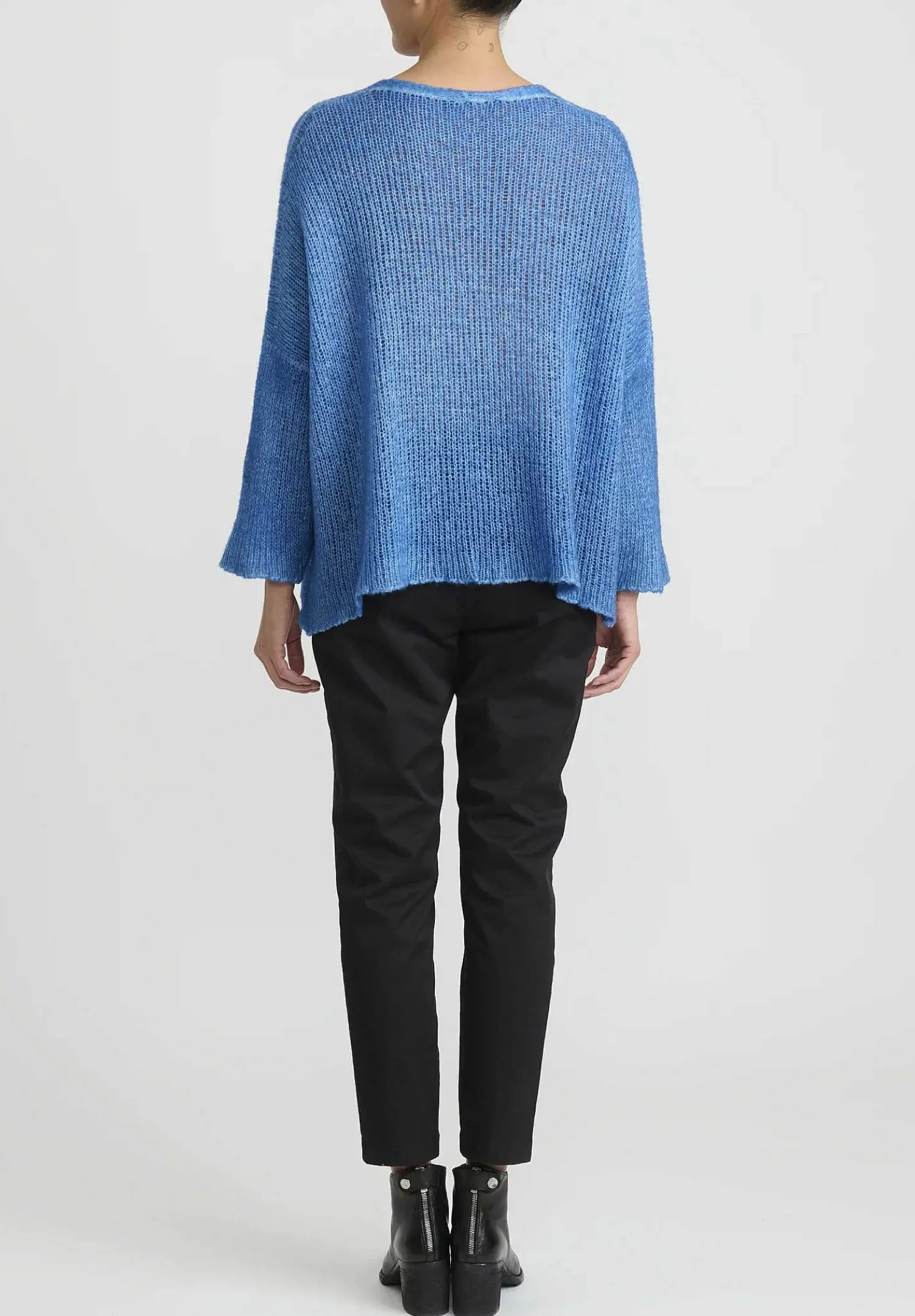 Avant Toi Hand-Painted Cashmere And Silk Loose Knit V-Neck Sweater In Genziana Blue