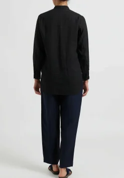 Kaval Linen Simple Stitched Shirt In Black