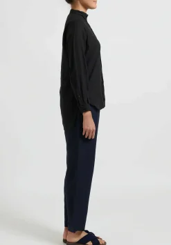 Kaval Linen Simple Stitched Shirt In Black