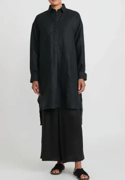 Noir Handmade Mud Linen Painter'S Blouse In Black & Blue