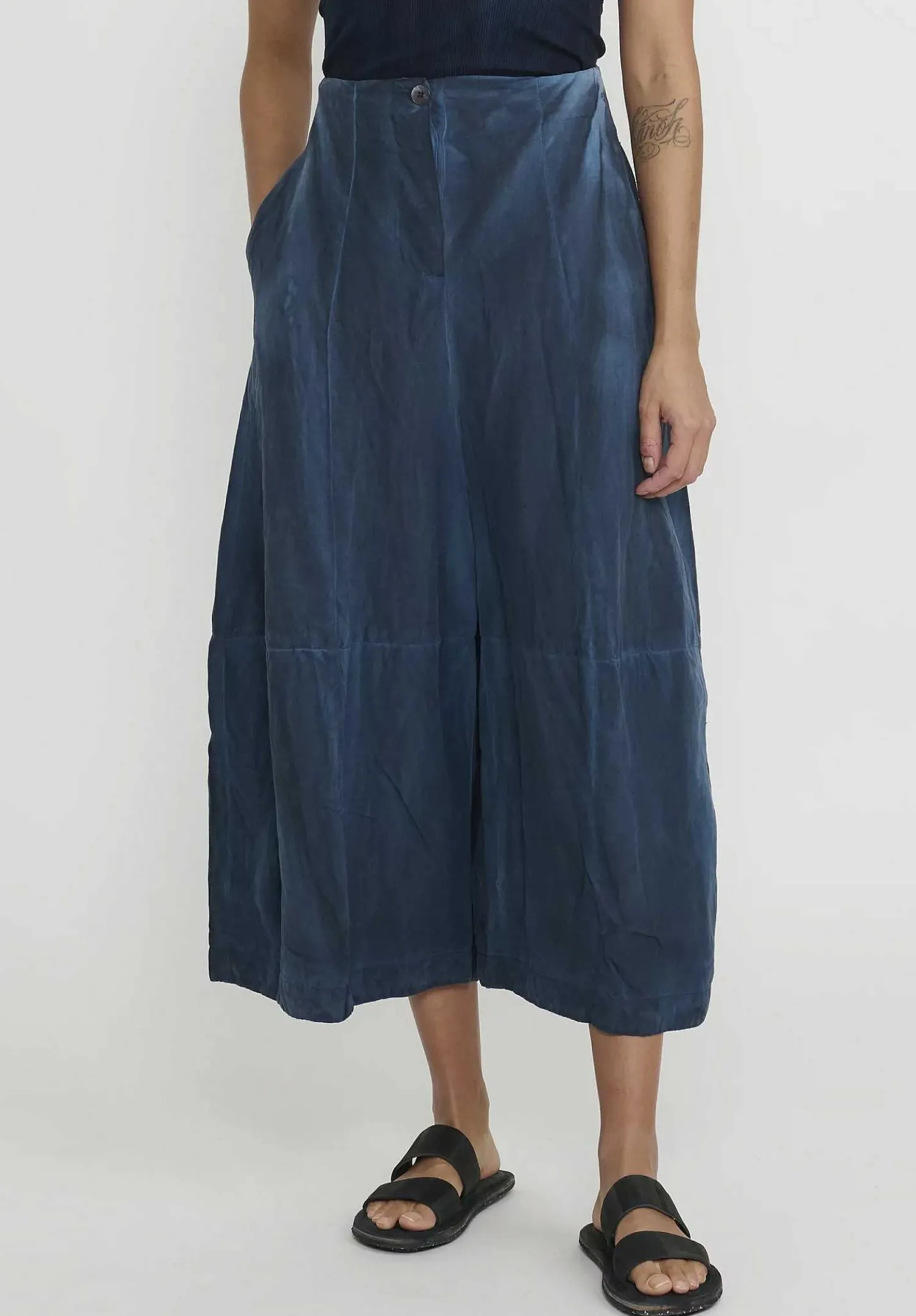 Gilda Midani Solid Cotton Egg Pants In Last Blue