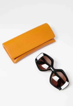 Lapima Stella Sunglasses In Black